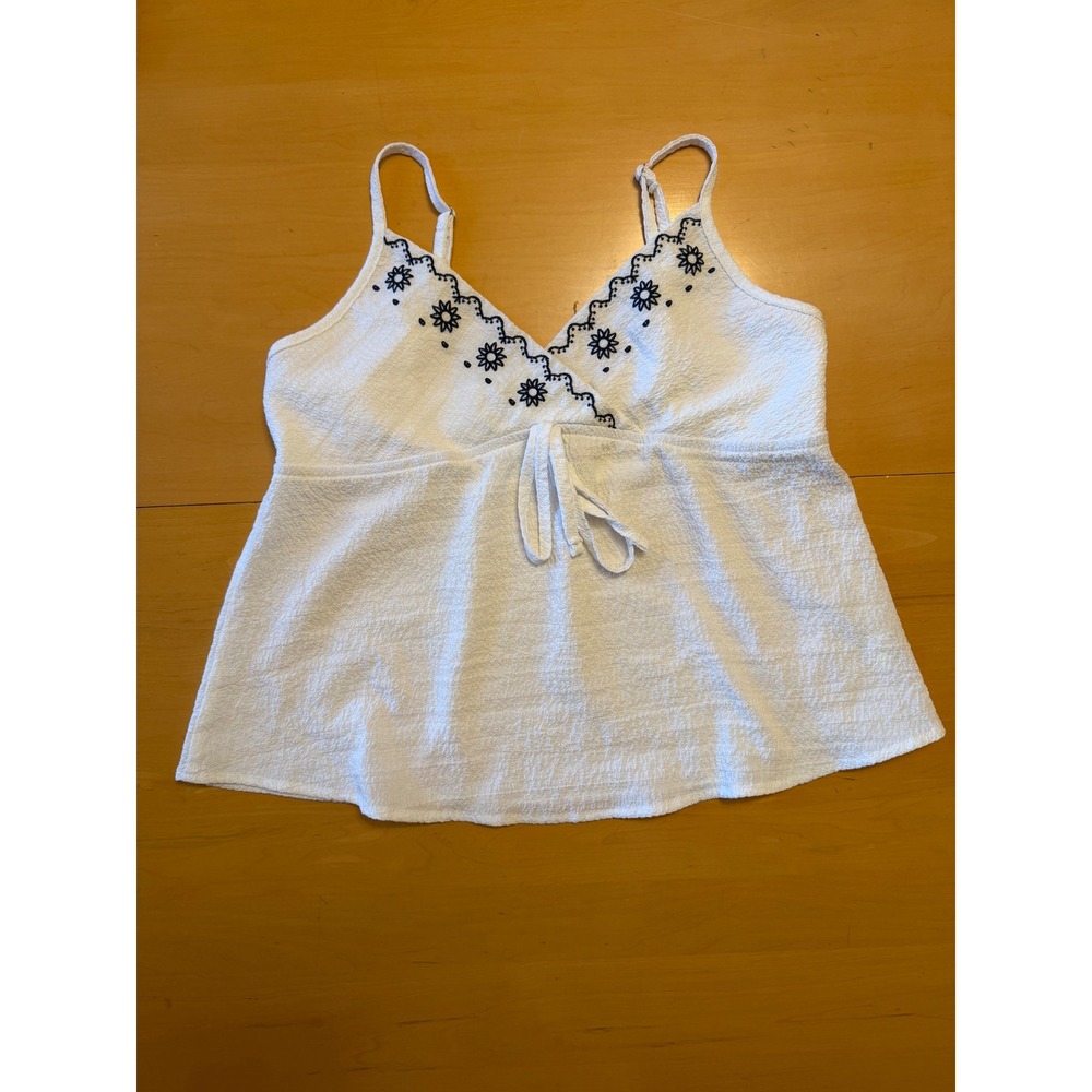 White Embroidered Floral Babydoll Cami Top Seersucker Boho V-Neck Small